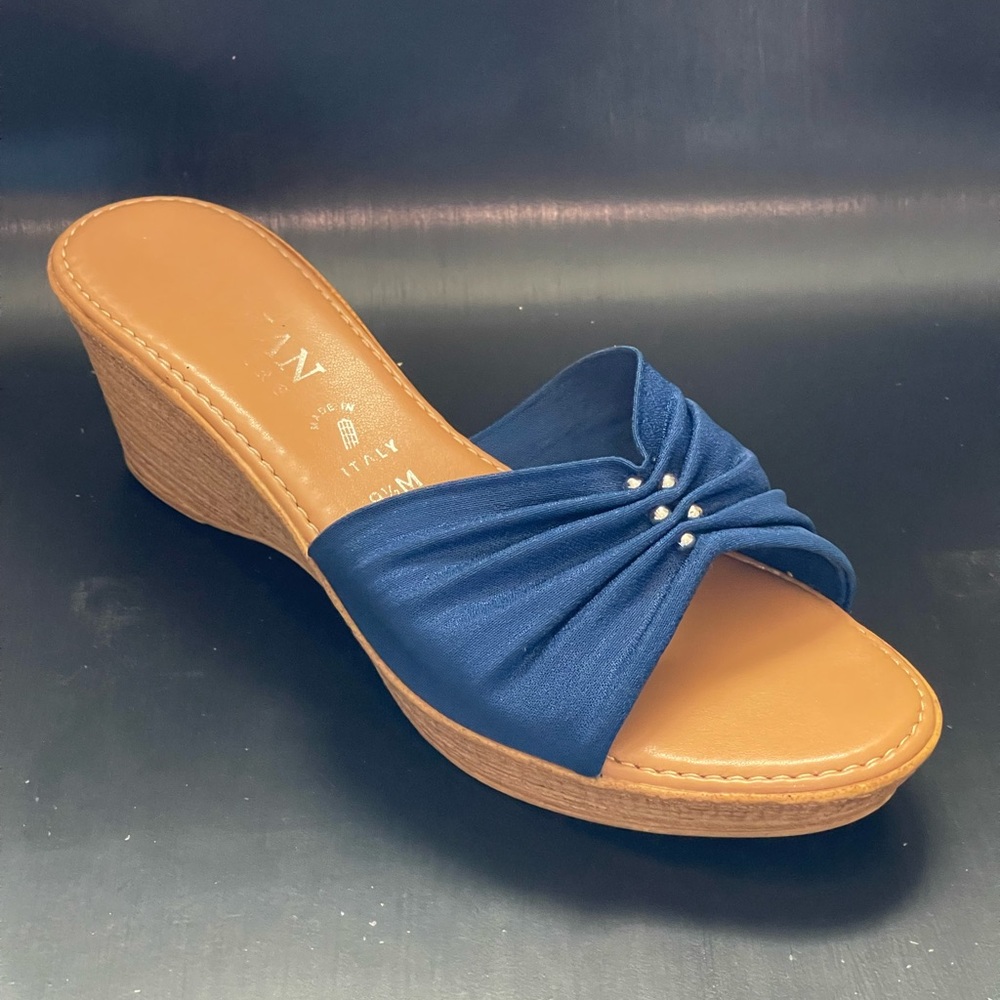 Italian Shoemakers Made In Italy Blue Ruched Heel